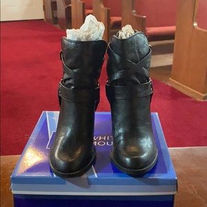 I’m selling a pair of Black Leather heel boots